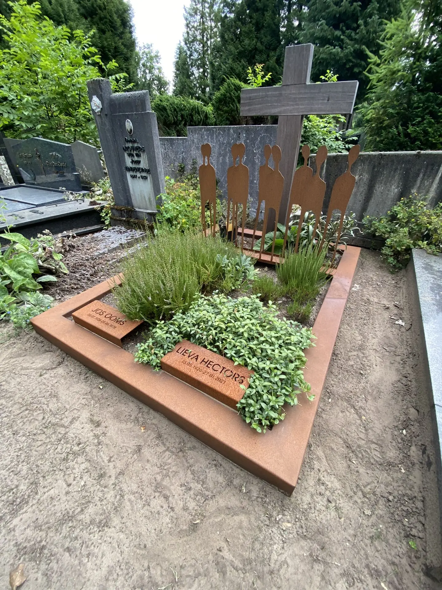 Cortenstaal grafzerk